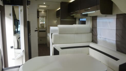 Happy Memories – Langboek korting_Volledig complete zeer luxe inrichting 4per Familie Camper