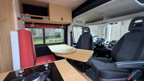 Mary Jane II – 2-seater Fiat bus from 2026