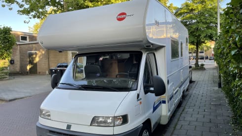 Coco  – 6 person family camper with air conditioning