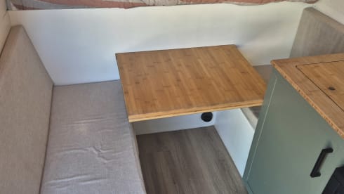 Mercedes sprinter zelfbouwcamper