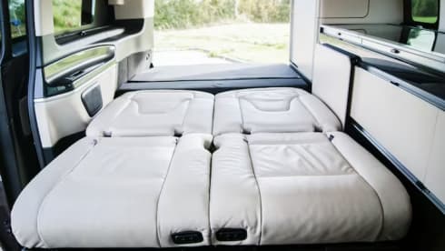 4p Mercedes-Benz bus from 2015