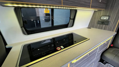 Bumble – Ford Transit Custom Petrol Plug-In Hybrid