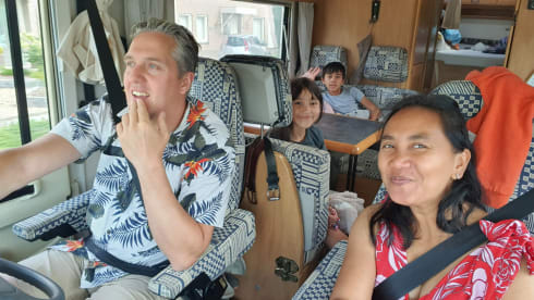 6 person family-friendly Hymer B644G