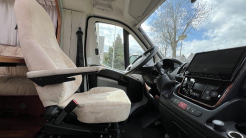 Esprit – 2p Dethleffs semi-integrated camper from 2014