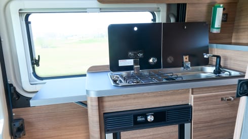 Knaus 600 ME met daktent – 4p Knaus rooftop from 2025