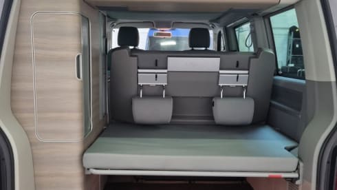 VOLKSWAGEN CALIFORNIA AUTOMAAT
