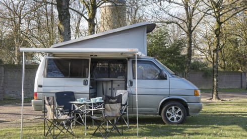 Sunset - VW T4 California with sleeping roof; vending machine