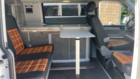 Aloha beach camper Orange – VW T6 Automatic
