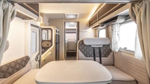 Super camper with 5 fixed beds! 2023