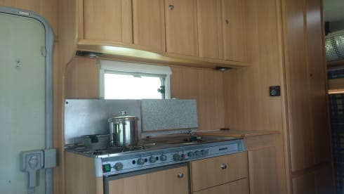 6 person family camper for rent xxl garage dinette bunk strong engine