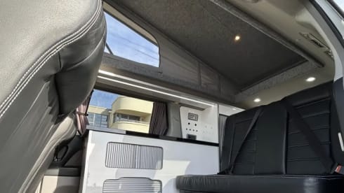 Alph – Cute Campervan 3 berth Toyota Alphard Auto