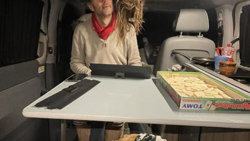 Rainbow Magnus – 4 berth Mercedes-Benz campervan from 2009