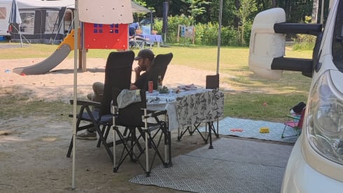 Zin in een tripje met een hele leuke familie camper? Lees snel verder ----> – Neat Mobilvetta alcove from 2007