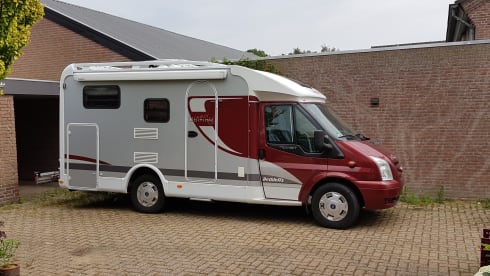 Compact Dethleffs 2-person camper
