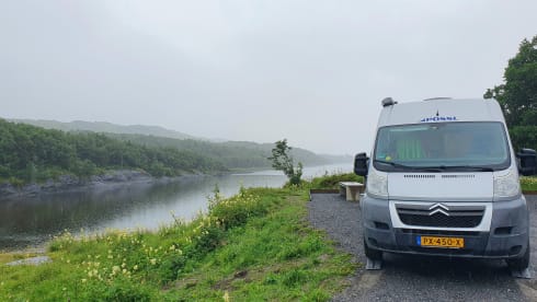 Compact bus camper with many useful extras