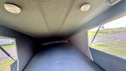 #ExplorerBuzzs – 4 Person MB Vito 4x4 Campervan (2009)