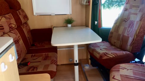 Beautiful compact Dethleff Fortero, red / light gray ..