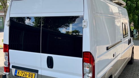 Dino – 2-person Peugeot bus from 2014