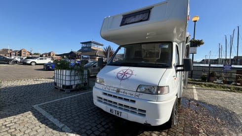 Kit – Fully loaded low mileage all-terrain motorhome