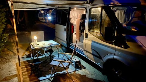 Practical and comfortable Ford Nugget with high roof