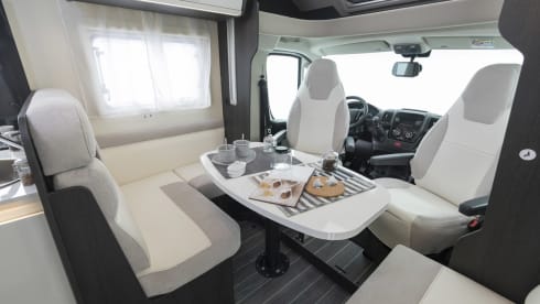 Roller 84 – ROLLER TEAM 284TL 5PERS. AUTOMATIQUE 2023 ENTIÈREMENT ÉQUIPÉE!