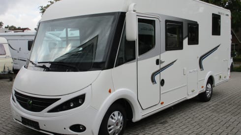 Spacious 4 person family camper Fiat Chausson