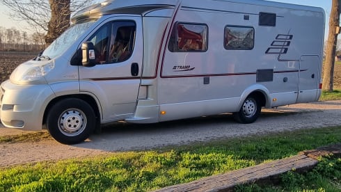 Hymer semi-integrated max 3 persons built in 2009 