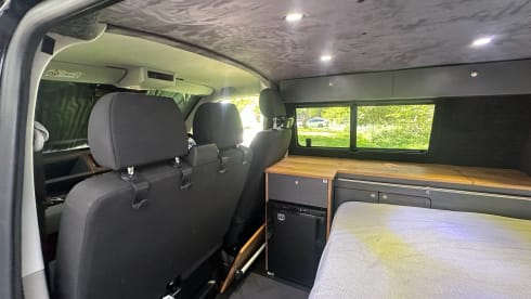 Betty – Off-road VW T6 with tinted windows