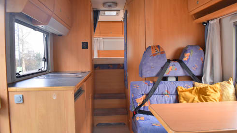 111 Knaus 708G – 6p Knaus alcove from 2000