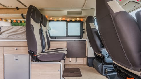 Stoere Duco – Reliable Hymer Sydney urban camper, comfortable, complete inventory