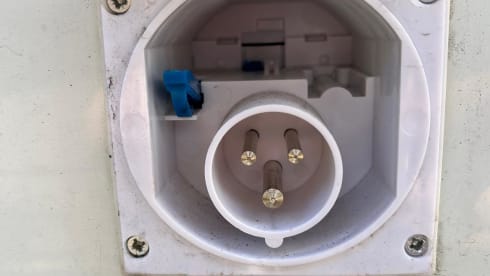 2p Renault campervan uit 2011