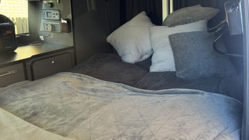 Suzie – 4 berth Volkswagen Campervan 
