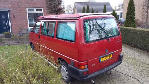 Chilly – 6p Volkswagen Westfalia California campervan from 1992