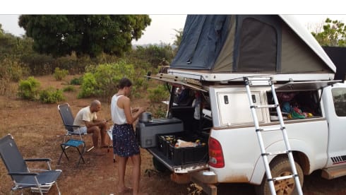 Theresa – Adventurous 4x4 camper with tent