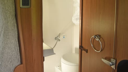 Acer – Delux Campervan with toilet/shower. Sleeps 4 travels 4