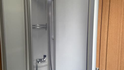 Very spacious LMC Camper with fully automatic hydraulics level system