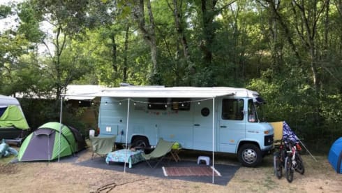 p Mercedes-Benz campervan from 1984
