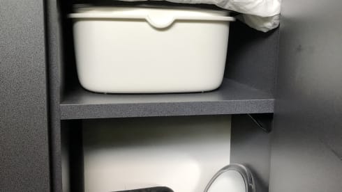 Joshua – 2 berth Volkswagen bus from 2006