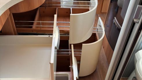 Hymer-Wohnmobil für 4 Personen, integriert ab 2015