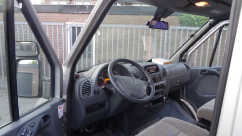 James Cook – Nice 4-person camper van: Adventure with comfort