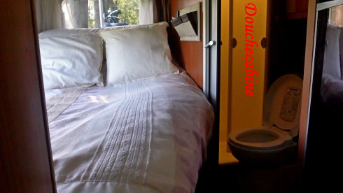 With this sporty camper the journey is the goal.