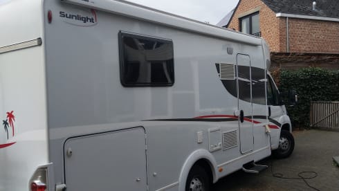 Comfortable, well equipped Sunlight T69 for 4 people from 2014