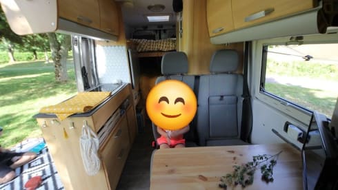 Donna – Adventurous 2p (+2 in tent) Volkswagen bus from 2015
