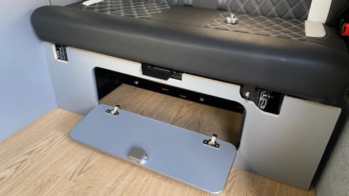 VannyJones – 4 Berth Renault from 2003