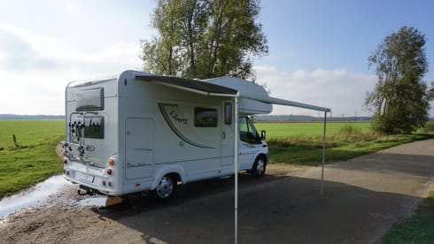 De Dolle Dwaler  – Ideal for families – spacious 6-person camper with all the trimmings