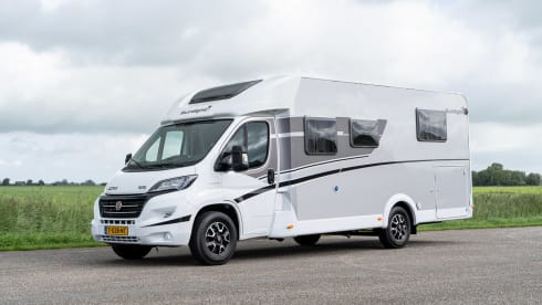 half integraal camper – 4p Sunlight semi-integrated from 2018