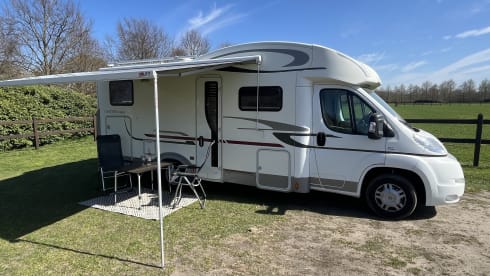 Spacious 4-5 person camper, Fiat Ducato- Adria Matrix 