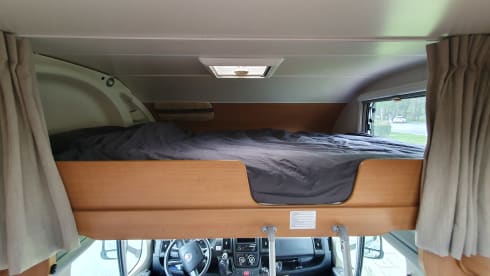 Lucky – Spacious and complete camper (7p-2012-euro5)