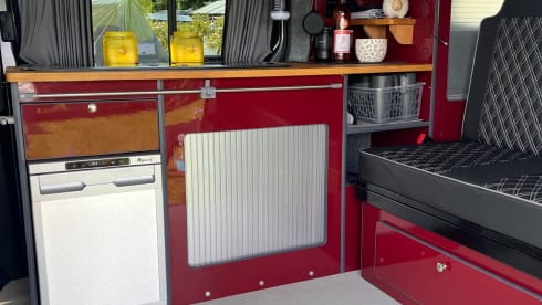 Bazz Van Dan – Campervan Vauxhall a 4 posti letto