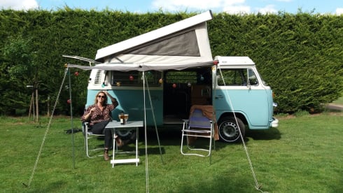 Brum – Volkswagen T2 baby blue with 6 cylinder